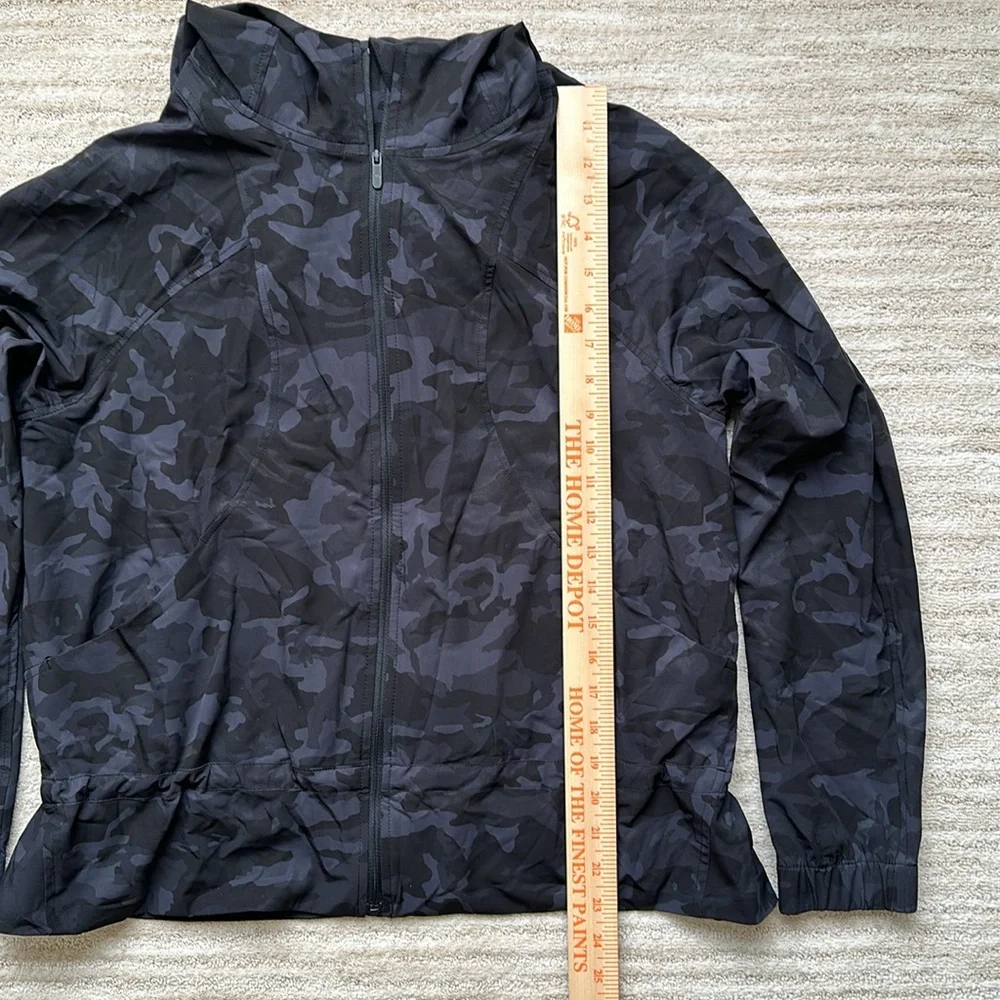 Like New: Lululemon Pack It Up Hooded Jacket Incognito Camo Multi Grey Size 10
